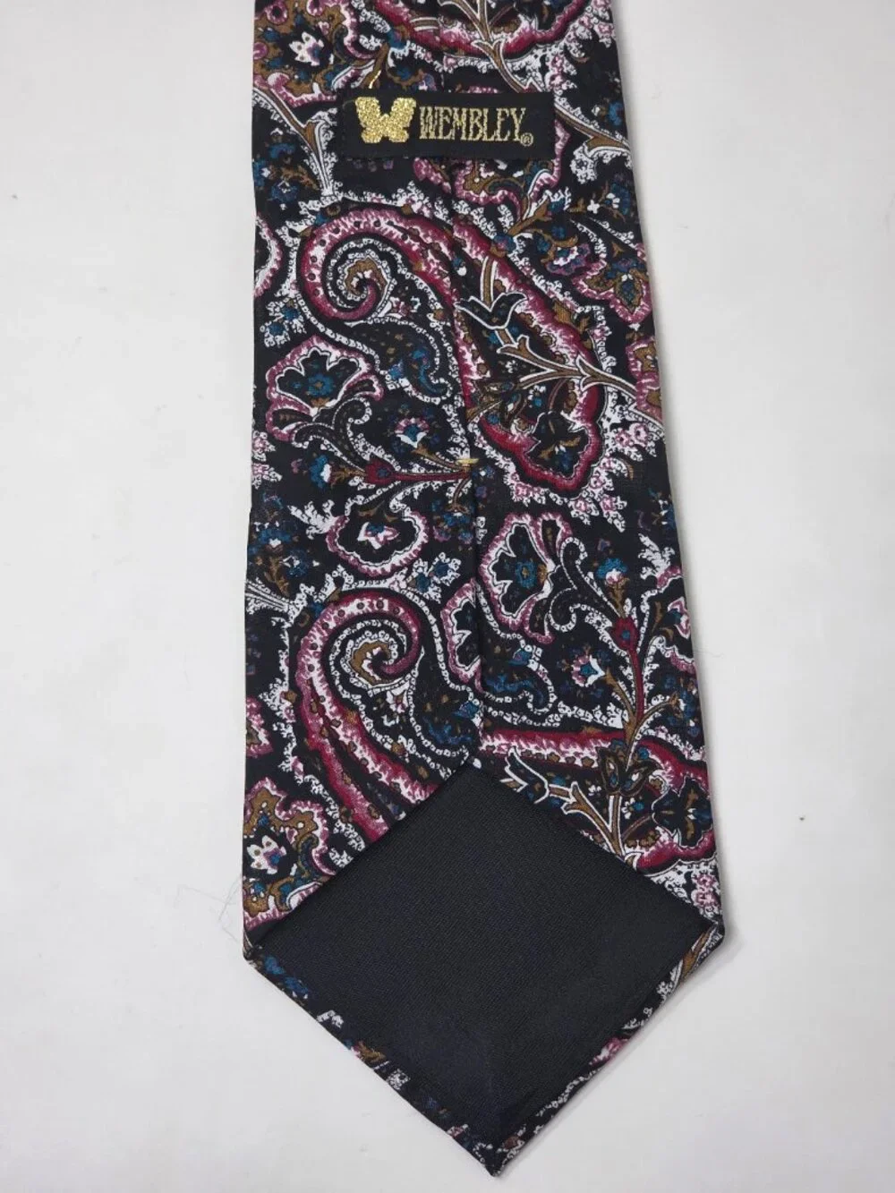 Wembley necktie measuring